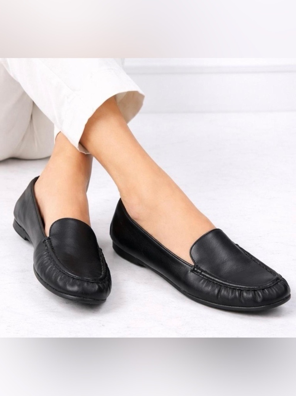 UGG Women’s Black Soft leather Loafers Size 6 classic chic CBK